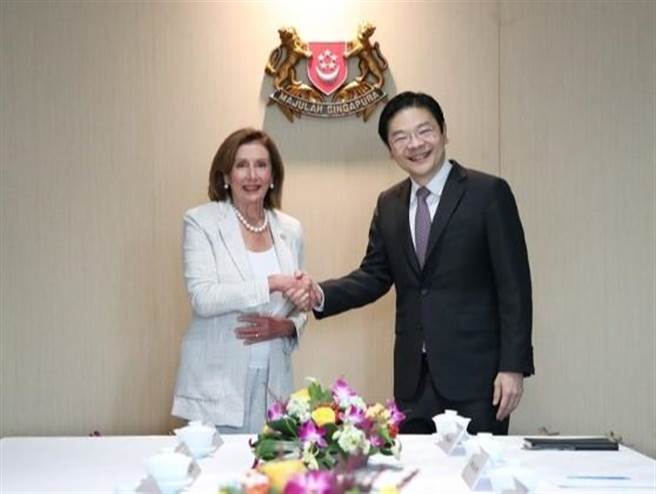 图为新加坡副总理兼财长黄循财（右）日前与美国眾议院议长裴洛西会晤。 （摘自香港东网）