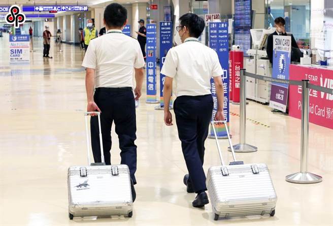 各国疫情逐渐消退，我国籍航空机组员到外站仍採最严格管理，工会呼吁政府检讨放宽。（本报资料照）