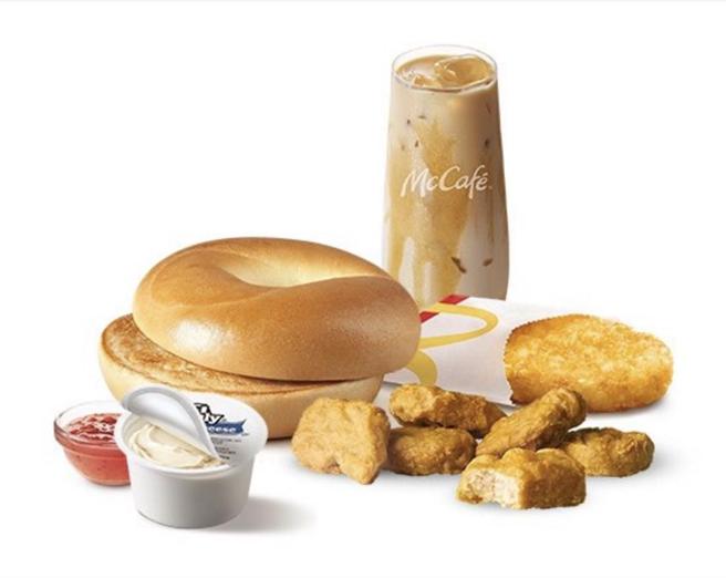 （Uber Eats與麥當勞合作自8月17日起開賣早餐時段限定「現烤焙果套餐」。圖／Uber Eats提供）