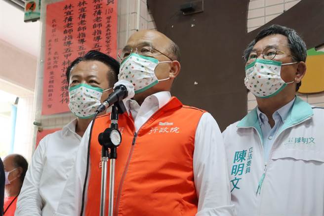 行政院长苏贞昌批连胜文指夏立言访陆「忍辱负重」，令人笑掉大牙。（吕妍庭摄）