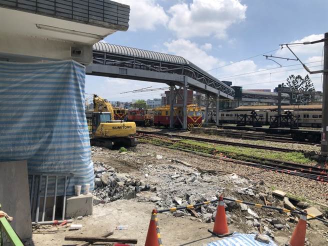 包商施工误敲坏地下道顶板，已紧急修补。（嘉义市政府提供／廖素慧嘉市传真）