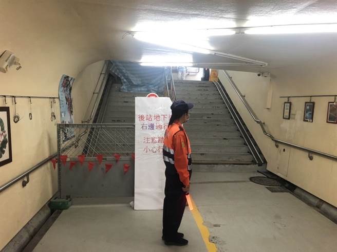 嘉义车站地下道因应施工已封闭、减半通行。（嘉义市政府提供／廖素慧嘉市传真）