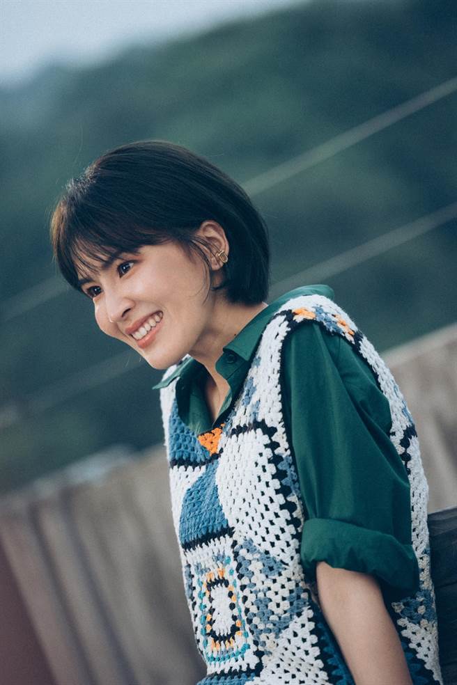 曾沛慈将对奶奶的回忆写成新歌〈今天阳光就是特别耀眼特别和谐〉。（亚神音乐提供）