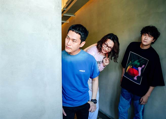 宇宙人〈无所事事〉MV上演「寻找威利」藏满满细节。（相信音乐提供）