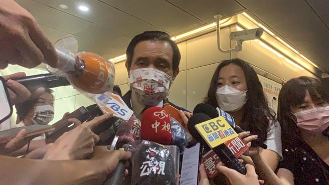 前总统马英九16日出席悠游卡20岁生日活动前受访。（黄婉婷）