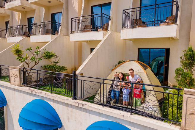 福容大饭店渔人码头店的海景露营房。（福容大饭店提供）