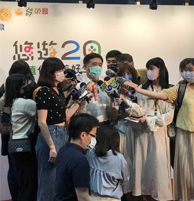 国民党前副主席、前台北市长郝龙斌16日出席悠游卡20周年庆祝活动后接受媒体联访。（黄婉婷摄）