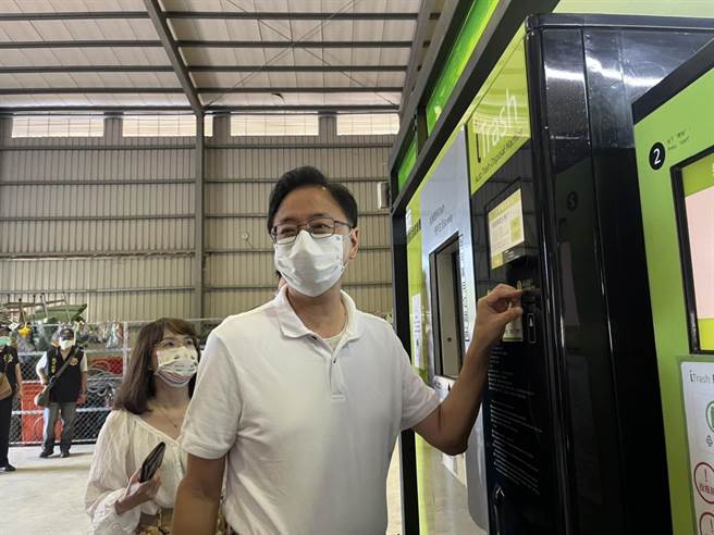 国民党桃园市长参选人张善政今到海环境科技股份有限公司参访。（陈梦茹摄）