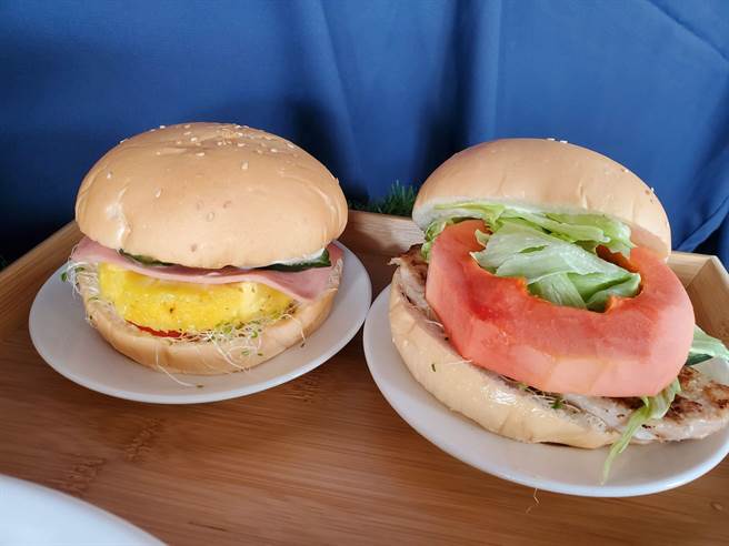 雲林縣林內鄉的木瓜以「紅透台灣」為品牌，為讓年輕人熟悉木瓜味道，舉辦創意蔬果漢堡料理比賽，研發木瓜入漢堡的可行性。（周麗蘭攝）