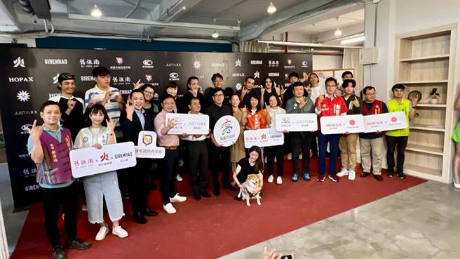 台湾设计展10月将在高雄登场，高市青年局今（16）日举行「品牌联名发布会」。（柯宗纬摄）