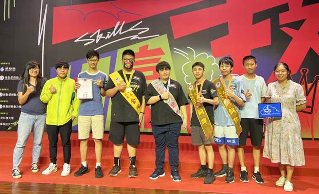 全国技能竞赛云端运算职类，台中市学子一举夺下前四名，战绩辉煌。（台中市政府提供）