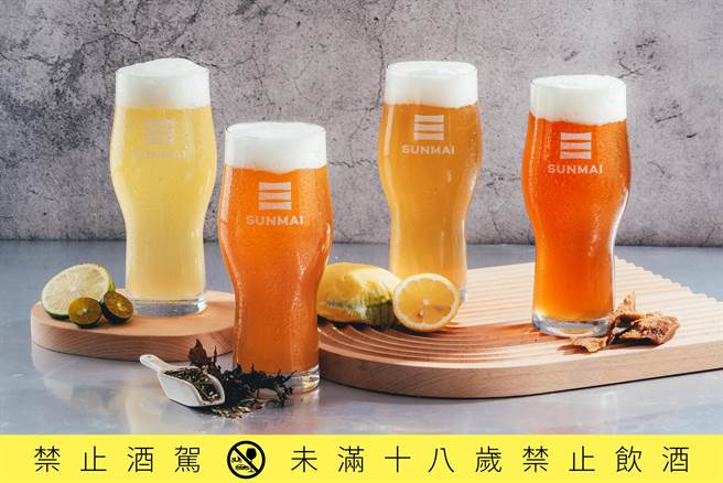 SUNMAI BAR PARK2店推4款独家啤酒，由左至右分别为酸民啤酒、灭火器啤酒、柠檬很派啤酒、冬瓜飙啤酒。（金色三麦提供）