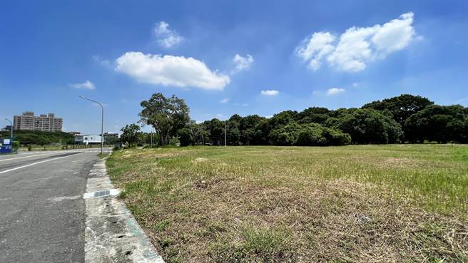 台南市政府推动在新营区长胜营区兴建社会住宅。（张毓翎摄）