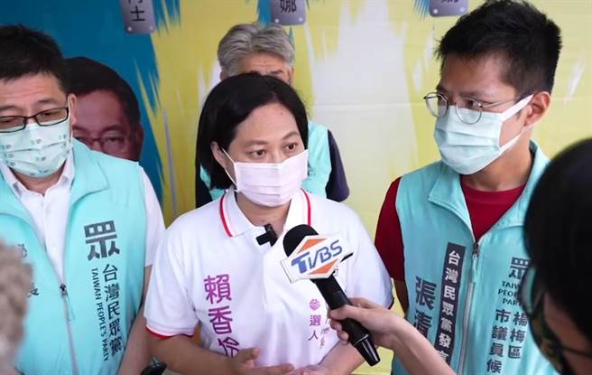 民眾党桃园市长参选人赖香伶（中）今质疑市政成效，桃园市政府回应，别为选举扭曲事实。（赖香伶团队提供／蔡明亘桃园传真）