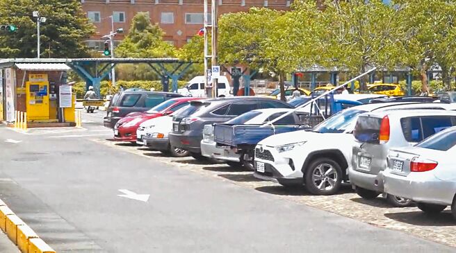 宜兰转运站规画停车格数量遭外界质疑不足，宜兰县政府交通处表示，除了规画的98个汽车停车位，转运站还有152个车位，足够民眾使用。（宜兰市公所提供／吴佩蓉宜兰传真）