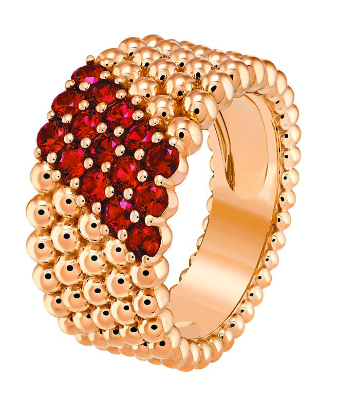 梵克雅宝Perlee couleurs红宝石戒指，37万元。（Van Cleef ＆ Arpels提供）