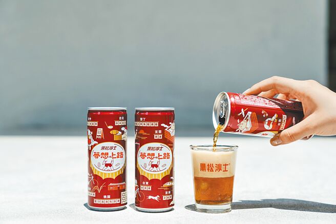 黑松沙士將特約店特色打造成「夢想特製罐」（見圖），即起在7-11 OPEN POINT APP開賣，12入179元。（黑松提供）