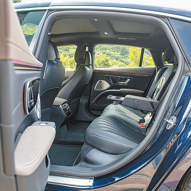 后座空间宽敞舒适。（陈大任摄）