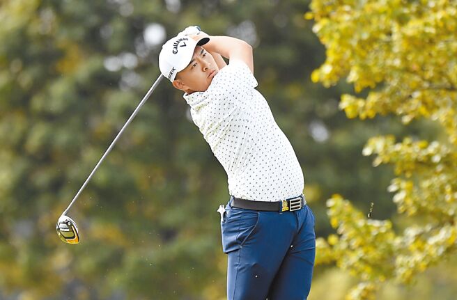 刚满24岁的俞俊安取得PGA新赛季参赛资格。（路透）