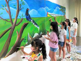 不一樣的暑假作業 汐止在地藝術家帶陪讀學童畫家鄉