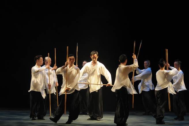 过去酷集剧场在2016、2018年推出六檔共七场演出，如：京剧身体实验《易》（见图）。（辜公亮文教基金会提供）