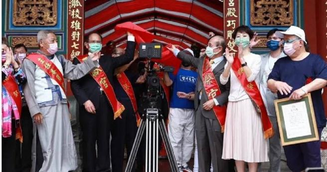 新台湾奇案在台南举办开镜仪式，立法院长游锡堃、前院长王金平及立委陈亭妃等人皆出席活动。（图／民视提供）