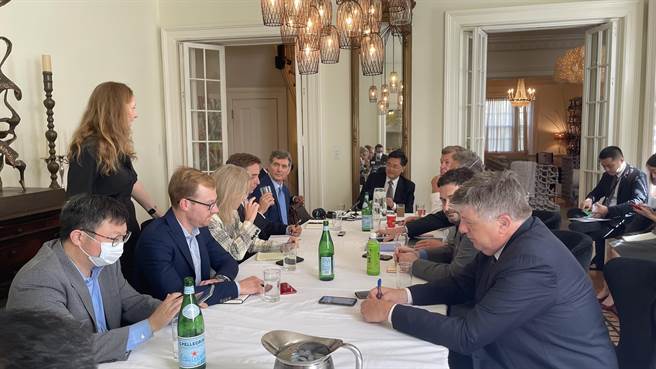 中国驻美大使秦刚在华盛顿接受多间美国传媒採访。（中国驻美国大使馆网站图片）