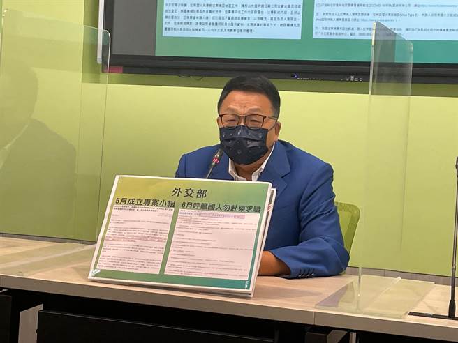 近期柬埔寨打工詐騙事件頻傳，民進黨立法院黨團書記長陳歐珀今（17日）表示，對於藍委前往柬埔寨表示感謝，推估有2000多人無法掌握行蹤，警政署的資料為120人。（葉書宏攝）