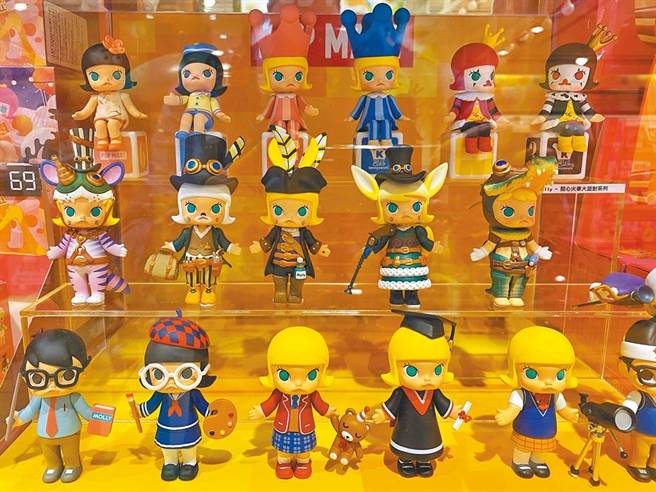 大陸官方將祭出盲盒商品的監管制度，擬規範藥品、寵物等不得採取盲盒方式銷售。圖為最早掀起盲盒風潮的玩具公仔商品（中新社）