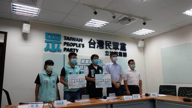 民眾党立委邱臣远今召开记者会。（邱新博摄）