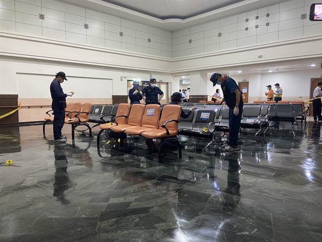 案发现场警方拉起封锁线。（杨舒婷摄）