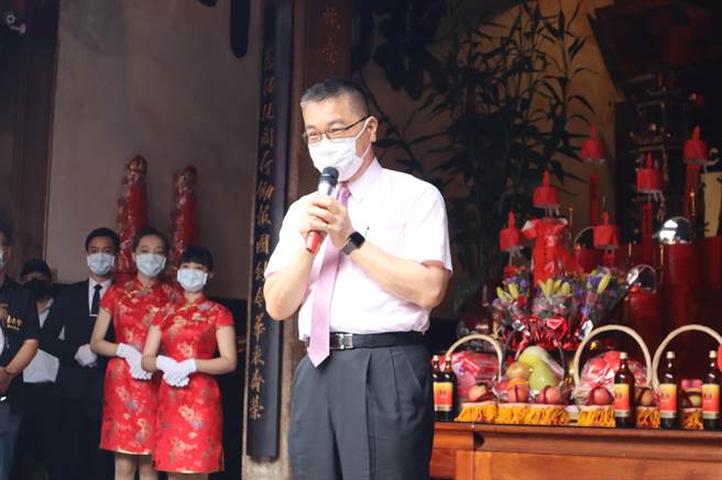 内政部长徐国勇到新竹县参加义民祭典，并称对于国人遭诈之事全力查办中。（邱立雅摄）