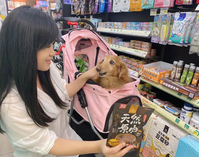 7-11观察到毛世代多元生活需求，推动百大宠物商品与服务。（7-11提供）
