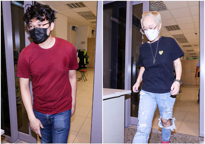 王瞳的哥哥（左）、李明依赶赴芦洲警局。（罗永铭摄）
