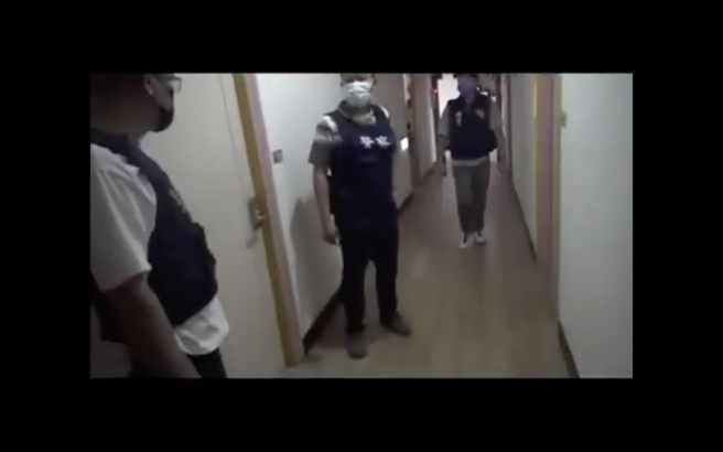 應徵工作遭詐騙拘禁 警清查旅宿業救出31人(圖片擷取自影片）