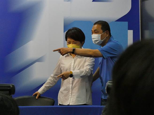 柬埔寨诈骗案延烧，台中市长卢秀燕今受访建议，蔡英文总统立刻召开国安会议，成立任务小组展开营救任务。新北市长侯友宜则说，全案已涉及人口贩运的国际重大犯罪，按过去人口贩运治安会报协调联繫规格，政府要跨部会、跨国际应处。（周志豪摄）