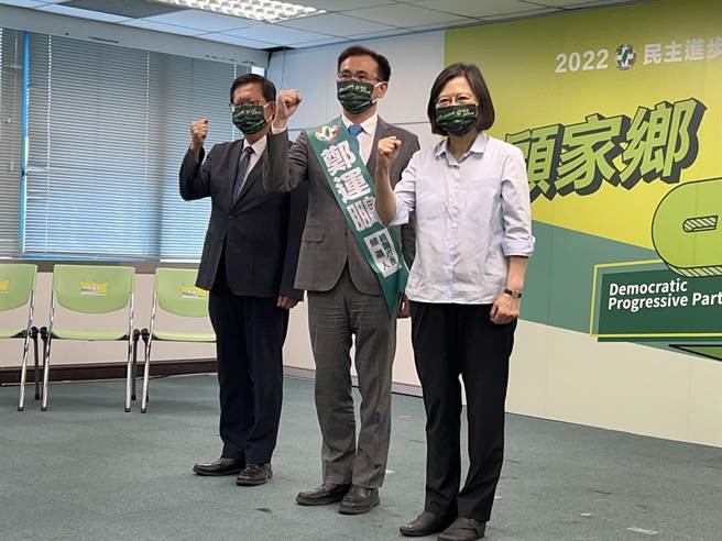 明选战倒数100天 蔡英文下达两任务 21位母鸡全力衝刺。曾薏苹摄