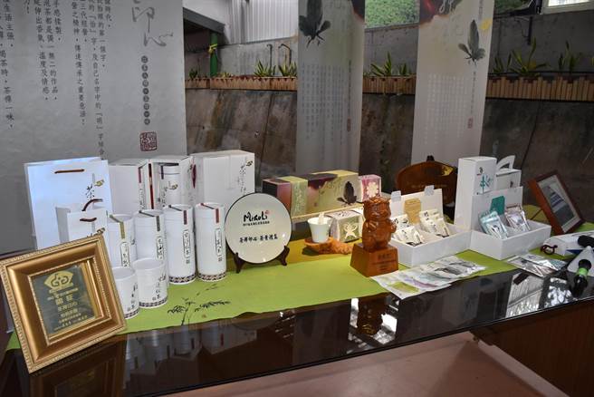 头份市怡明茶园自创多种创意茶饮。（谢明俊摄）