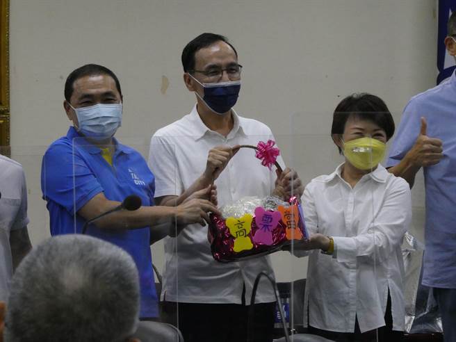 柬埔寨诈骗案持续延烧，国民党主席朱立伦今在中常会上表示，政府有责任保护人民免于在世界上任何一个地方受到伤害，但民进党对这件事情不用心、不努力，许多年轻朋友在柬埔寨受害，政府应全力以赴予以救援。（周志豪摄）