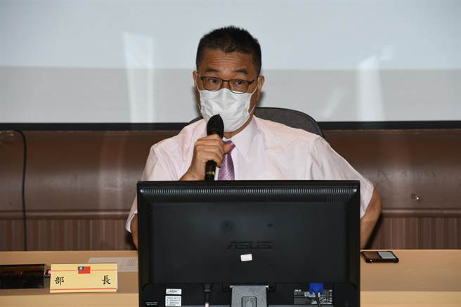 内政部长徐国勇17日中午赴苗栗县警局慰勉全体官警。（苗栗县警局提供／谢明俊苗栗传真）