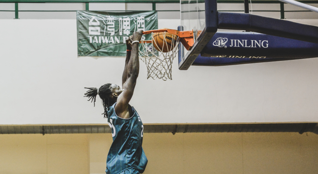 蓋比的彈跳力成為台灣啤酒新賽季禁區強力戰力。（台灣啤酒提供）