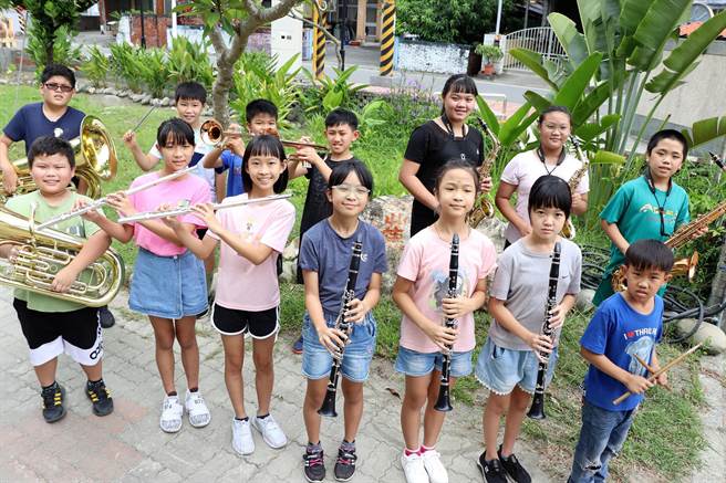同安国小管乐社以「生锈、二手乐器」闯出一片天，近日获邀出席儿福联盟30周年互动体验展，座上宾是蔡英文总统，孩子们想到要表演给元首看，既兴奋又紧张。（谢佳潾摄）