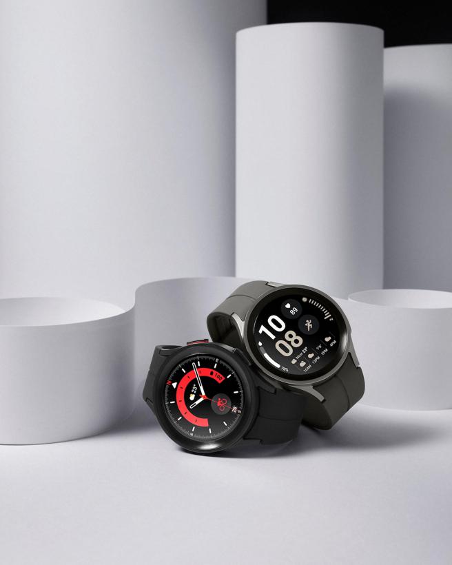 三星全新的Galaxy Watch5 Pro具备蓝牙与LTE两版本，45mm单一表径，共钛晶灰、钛炫黑 两色，定价1万5990元起。（三星提供）