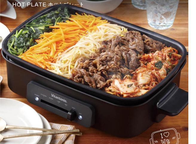 家乐福Vitantonio多功能电烤盘，价格店洽。（家乐福提供）