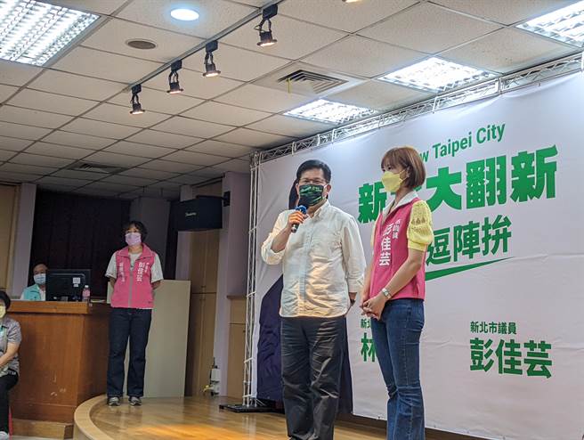 对于国人到柬埔寨打工遭诈骗频传，国民党团批林佳龙身为无任所大使，却毫无作为；林佳龙则回应，政治人物拿不幸的事件来做政治消费，「是一个很错误的示范」。(黄敬文摄)