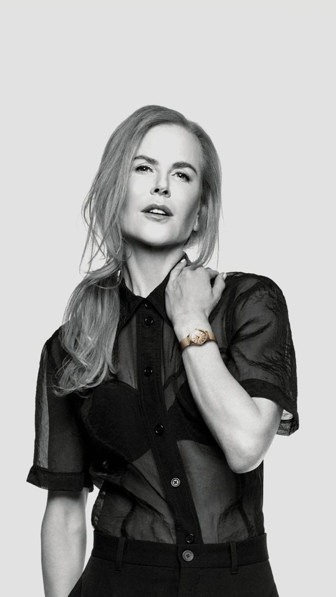 妮可基曼在OMEGA形象广告《OMEGA My Choice》中佩戴18K Moonshine金Mini Tresor女表。（撷自IG）