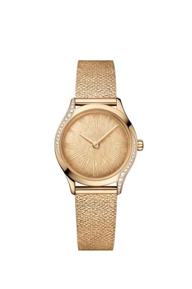 欧米茄推出Mini Tresor金表，整支表都採用18K Moonshine金，表径缩小至26mm。（OMEGA提供）