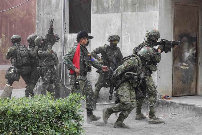 作家「左撇子的博物馆」日前参加教召，意外发现国军营站里有一项商品超热门。（示意图／本报资料照）