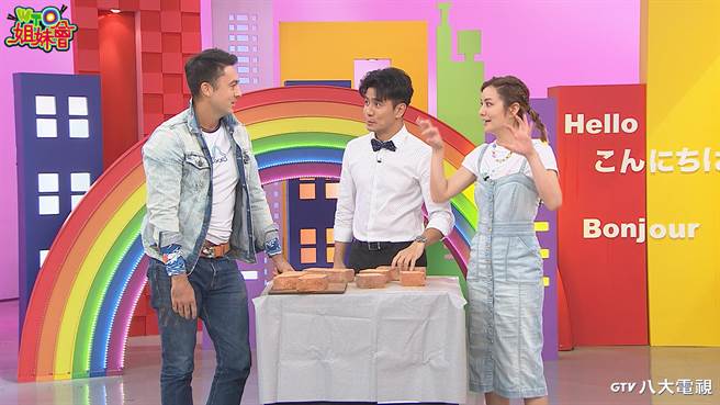 班杰（左）现场直接表演空手劈砖。（八大提供）