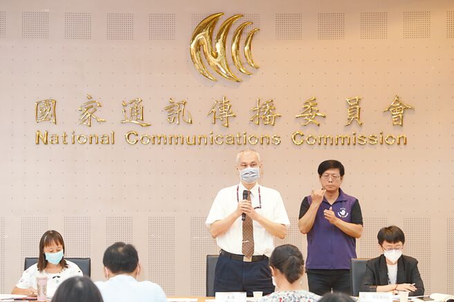 国家通讯传播委员会（NCC）16日再次举行「数位中介服务法」草案说明会，综合规划处处长王德威（中）出席主持。（杜宜谙摄）